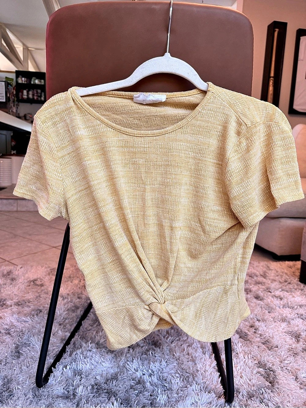 Sadie & Sage Short Sleeve Knot Front in Yellow Size Medium Like New